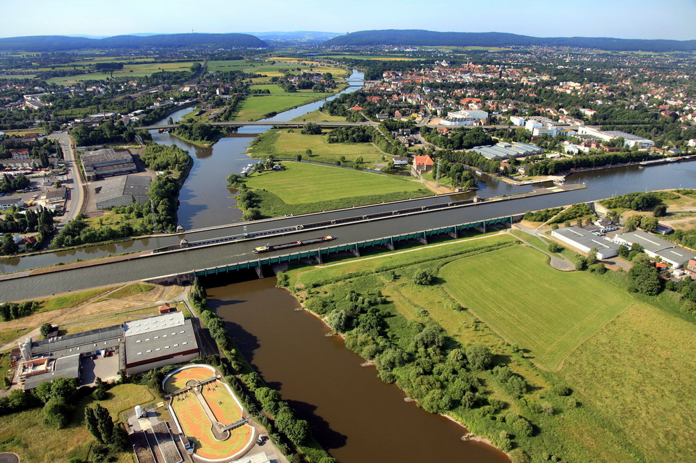 Das Wasserstraßenkreuz in Minden, wo der Mittellandkanal die Weser quert. Foto: Edwin-Dodd.com