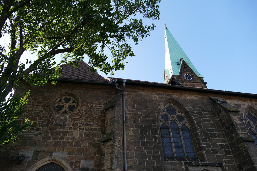 Der Turm von St. Simeonis wurde im Mittelalter erhöht, um Spähern einen besseren Ausblick zu ermöglichen. Foto: Amtage