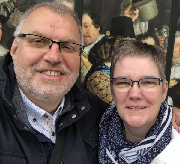Petra und Hans-Jürgen Amtage leben in Minden. Petra ist Krankenschwester und MFA, Hans-Jürgen ist als Journalist und Kommunikationsberater tätig. Beide sind ehrenamtlich stark engagiert. Foto: privat