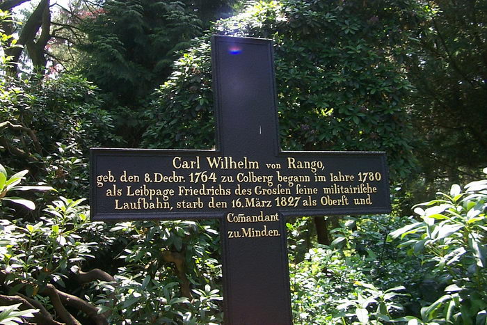 Carl Wilhelm von Rango war Leibpage Friedrichs des Großen. Er ist auf dem Alten Friedhof in Minden beigesetzt. Fotos: Amtage