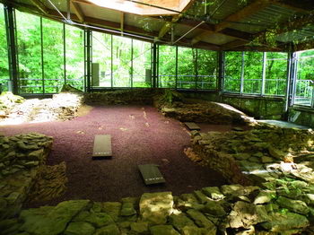 Archäologen legten bei den Ausgrabungen Gräber in der Kreuzkirche frei.
