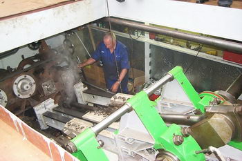 Fachmann Heinz Trost restaurierte damals die Dampfmaschine des Raddampfers.