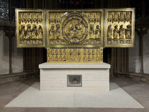 Die Goldene Tafel, eine Nachbildung des Originals aus dem 15. Jahrhundert, bestimmt das Bild des Hochchores. Das Original des Flügelaltars ist im Berliner Bode-Museum ausgestellt. Foto: Hans-Jürgen Amtage