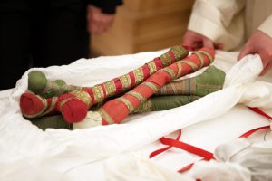 Reliquien der Heiligen Sophia von Minden - der Kalten Sophie - werden im Unterbau Goldenen Tafel verwahrt. Foto: Alex Lehn